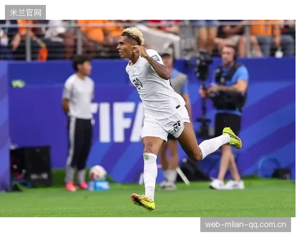 挪威努萨弥补哈兰德短板：从“小球星”到“超级球星”的转型之路
